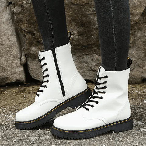 Comfortable boots with laces and a zipper