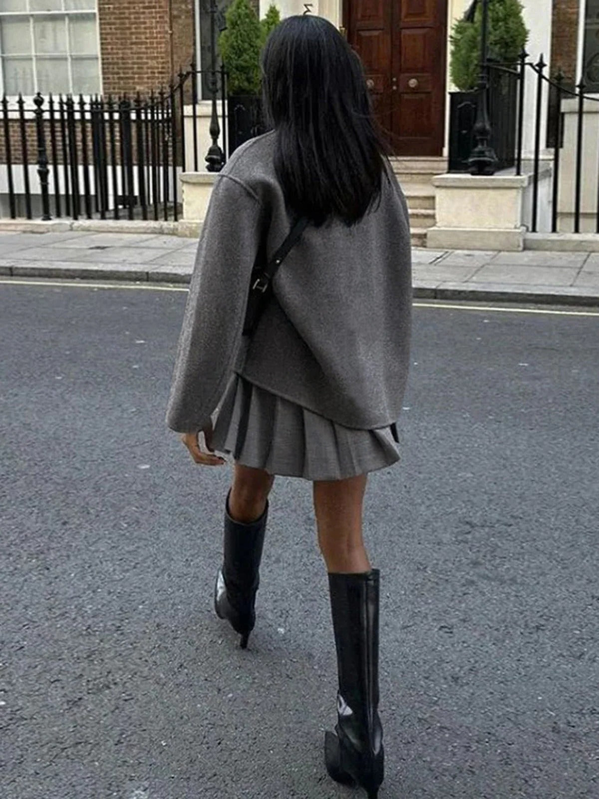 Trendy, loose-fitting jacket with button closure for women