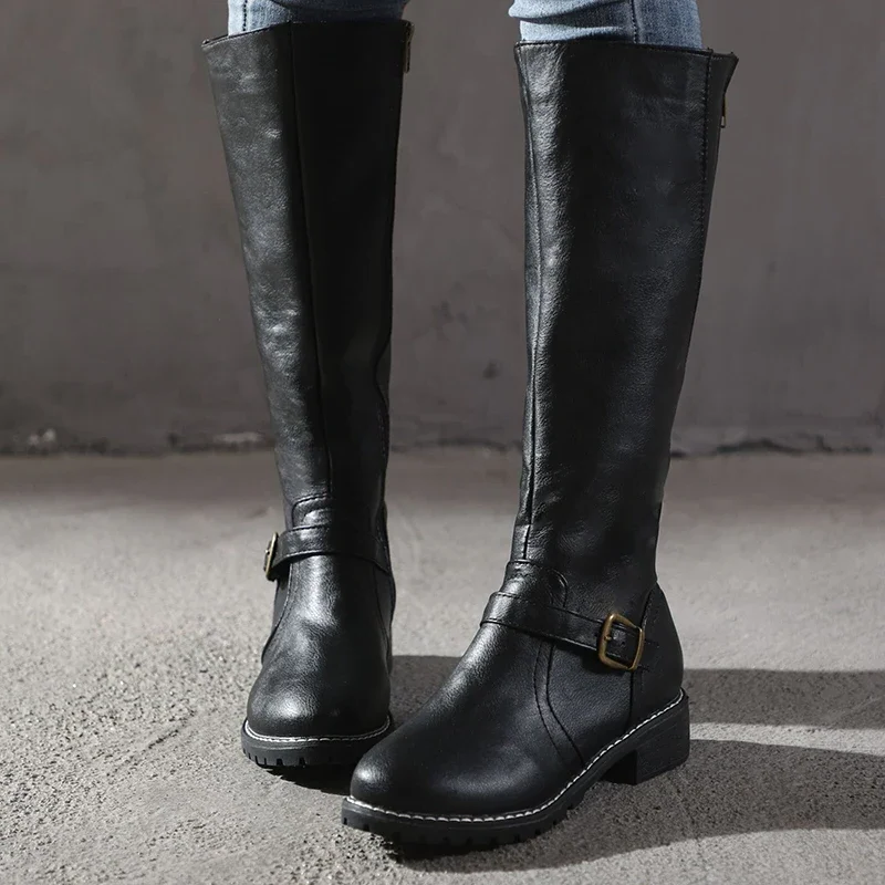 Elegant leather boots – trendy women's boots for every occasion
