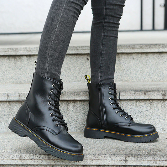 Comfortable boots with laces and a zipper