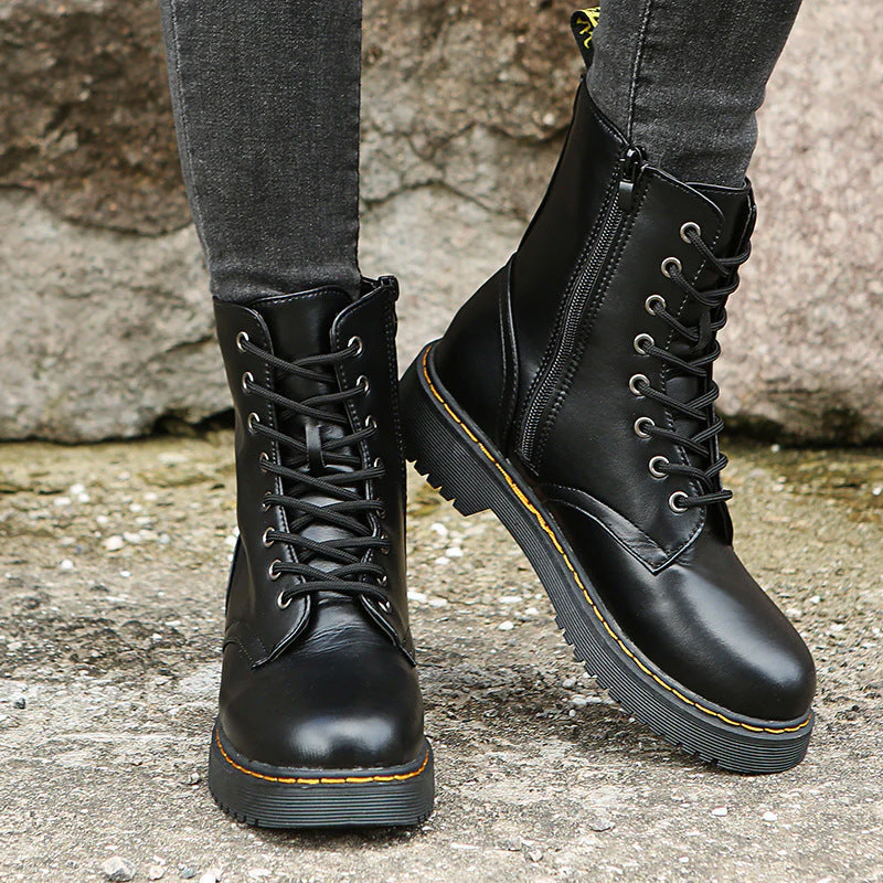Comfortable boots with laces and a zipper