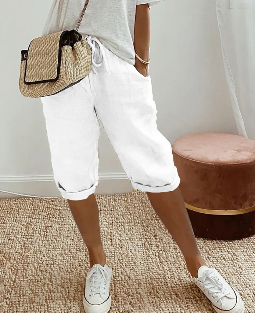 Trendy fashionable linen-look knee breeches for women