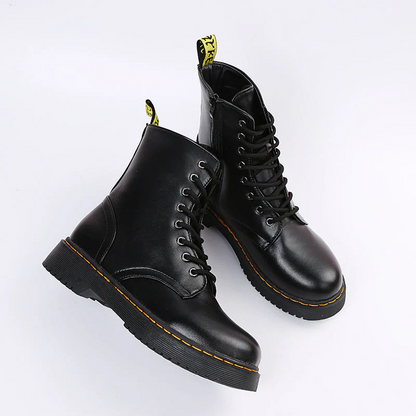 Comfortable boots with laces and a zipper