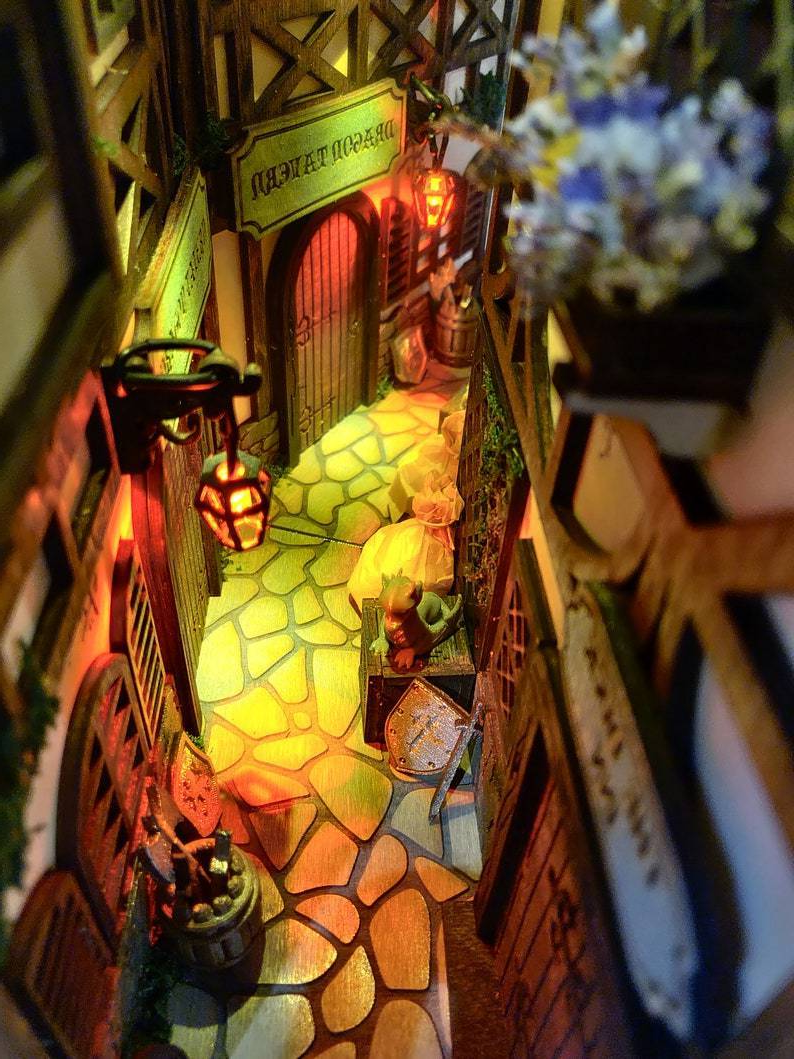 Medieval AlleyWorld Bookshelf Insert Box