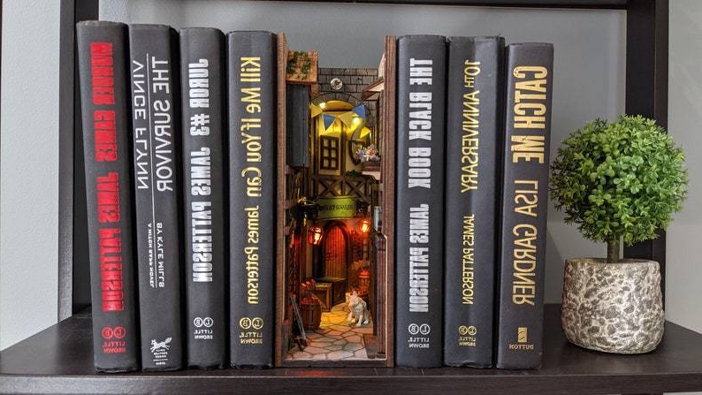 Medieval AlleyWorld Bookshelf Insert Box